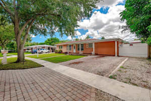 865 Fairway Dr, Plantation, FL 33317, Sold 09/30/21