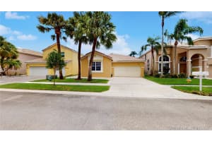 371 NW 156th Ln, Pembroke Pines, FL 33028, Sold 09/17/21