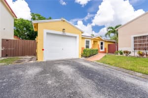 19806 NW 65th Ct, Hialeah, FL 33015, Sold 09/17/21