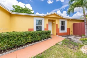 19806 NW 65th Ct, Hialeah, FL 33015, Sold 09/17/21