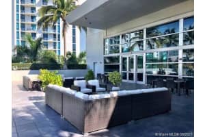2950 NE 188th St, Miami, FL 33180, Sold 01/14/22