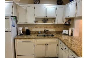 215 SE 3rd Ave #104b, Hallandale Beach, FL 33009, Sold 04/29/22