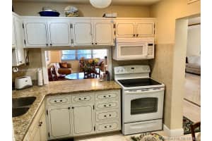 215 SE 3rd Ave #104b, Hallandale Beach, FL 33009, Sold 04/29/22