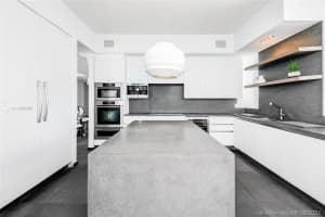 100 South Pointe Dr, Miami Beach, FL 33139, Sold 11/02/21