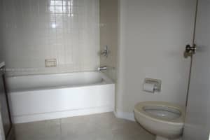 212 Lake Pointe Dr, Oakland Park, FL 33309, Sold 01/21/22