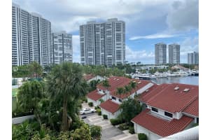3610 Yacht Club Dr, Miami, FL 33180, Sold 10/06/21