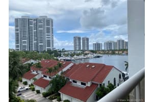 3610 Yacht Club Dr, Miami, FL 33180, Sold 10/06/21