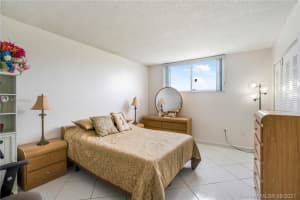 8321 NW 7th St, Miami, FL 33126, Sold 10/07/21