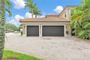 12402 Grand Oaks Dr, Davie, FL 33330, Sold 10/29/21