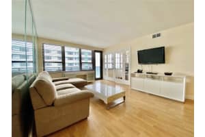 5225 Collins Ave, Miami, FL 33140, Sold 06/30/22
