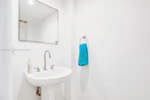 6917 Collins Ave, Miami, FL 33141, Sold 01/04/22