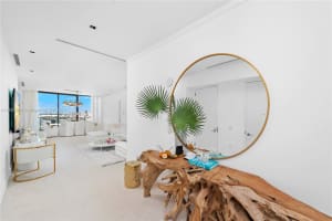 800 South Pointe Dr, Miami Beach, FL 33139, Sold 07/29/22