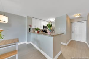 1401 Bay Rd, Miami Beach, FL 33139, Sold 09/22/21