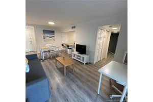 9435 Fontainebleau Blvd, Miami, FL 33172, Sold 09/27/21