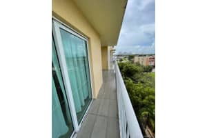 2415 NW 16th St Rd, Miami, FL 33125, Sold 01/31/22