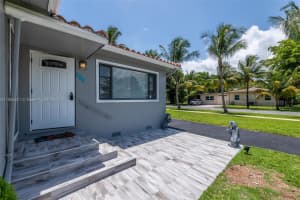 529 NW 8th St, Dania Beach, FL 33004, Sold 11/24/21