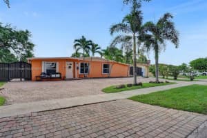 18125 NW 83rd Ave, Hialeah, FL 33015, Sold 11/10/21