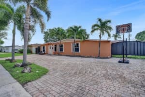 18125 NW 83rd Ave, Hialeah, FL 33015, Sold 11/10/21