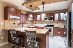 19012 NW 79th Ct, Hialeah, FL 33015, Sold 10/01/21