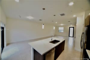 10413 NW 82nd St, Doral, FL 33178, Sold 02/03/22