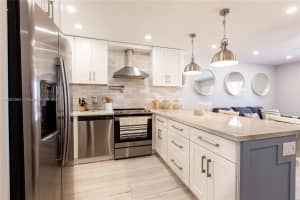 300 Oregon St APT 204, Hollywood, FL 33019, - MLS#A11087994