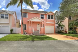10160 NW 6th St, Pembroke Pines, FL 33026, Sold 09/27/21