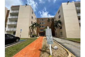 6960 NW 186th St, Hialeah, FL 33015, Sold 11/22/21