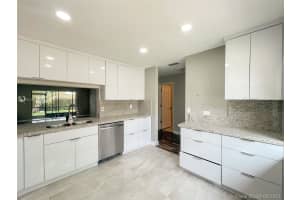 228 Lakeside Cir, Sunrise, FL 33326, Sold 11/01/21