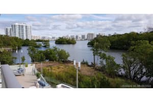 16385 Biscayne Blvd, North Miami Beach, FL 33160, Sold 08/08/22