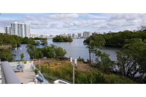 16385 Biscayne Blvd, North Miami Beach, FL 33160, Sold 08/08/22