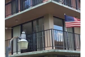 9682 Fontainebleau Blvd, Miami, FL 33172, Sold 10/15/21