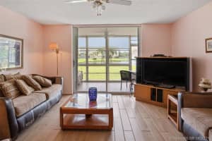 206 SE 10th St, Dania Beach, FL 33004, Sold 01/07/22