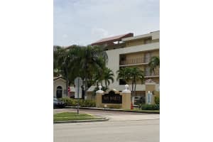 8820 Fontainebleau Blvd, Miami, FL 33172, Sold 10/22/21