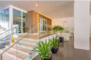 400 Sunny Isles Blvd APT 707, Sunny Isles Beach, FL 33160, Sold 10/04/22