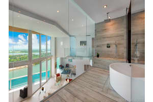 500 South Pointe Dr, Miami Beach, FL 33139, Sold 03/29/22