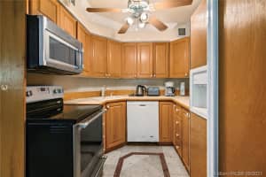 5225 Collins Ave, Miami, FL 33140, Sold 04/06/22