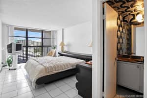 400 Leslie Dr, Hallandale Beach, FL 33009, Sold 11/30/21