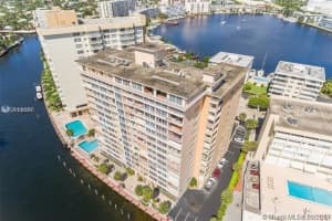 121 Golden Isles Dr, Hallandale Beach, FL 33009, Sold 02/07/22