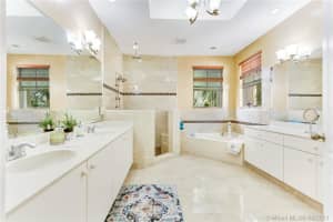 8925 NW 178th St, Hialeah, FL 33018, Sold 12/08/21