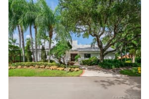 7255 W Lago Dr, Coral Gables, FL 33143, Sold 01/27/22