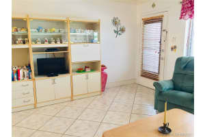 925 SW 11th Ave #18j, Hallandale Beach, FL 33009, Sold 10/19/21
