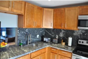 700 NE 14th Ave, Hallandale Beach, FL 33009, Sold 03/31/22