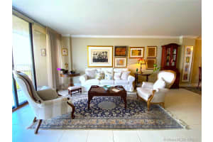 1450 Brickell Bay Dr, Miami, FL 33131, Sold 10/28/21