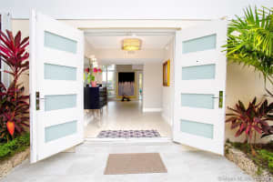 2027 NE 120th Rd, Miami, FL 33181, Sold 04/29/22