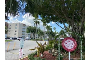6940 NW 186th St, Hialeah, FL 33015, Sold 01/21/22