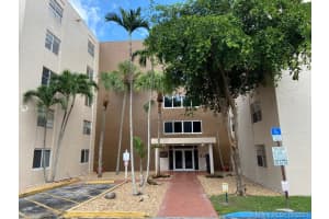 6940 NW 186th St, Hialeah, FL 33015, Sold 01/21/22