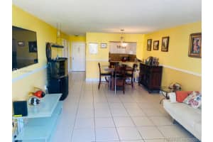 6940 NW 186th St, Hialeah, FL 33015, Sold 01/21/22