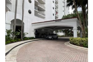 3610 Yacht Club Dr, Miami, FL 33180, Sold 11/19/21