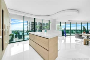 Add Building Entrance, 2127 Brickell Ave, Miami, FL 33129, Sold 01/13/22