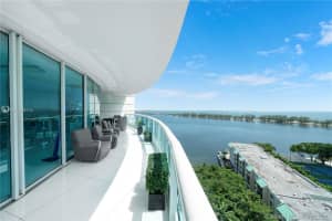 Add Building Entrance, 2127 Brickell Ave, Miami, FL 33129, Sold 01/13/22